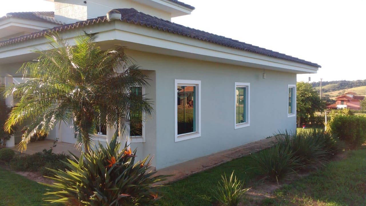 Casa à venda com 2 quartos, 226m² - Condomínio Village da Serra,